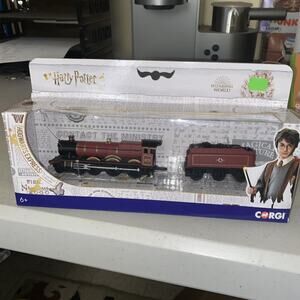 Corgi Harry Potter Hogwarts Express Train Engine with Train Car 1:100 Diecast